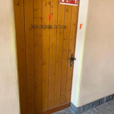 Heimelige Mit Sicht In Bergwelt ビビオ